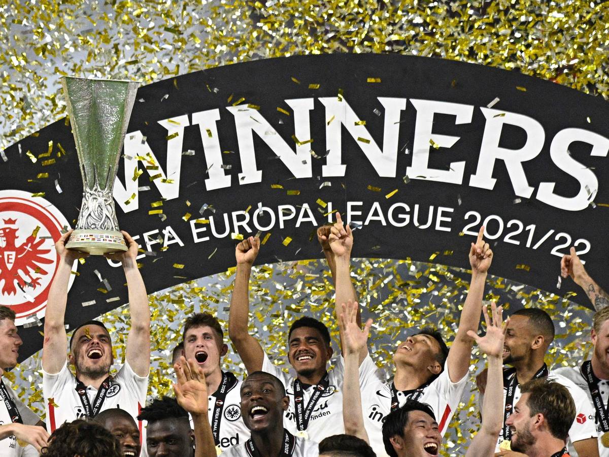 Die Spieler von Eintracht Frankfurt feiern den Sieg der Europa League.