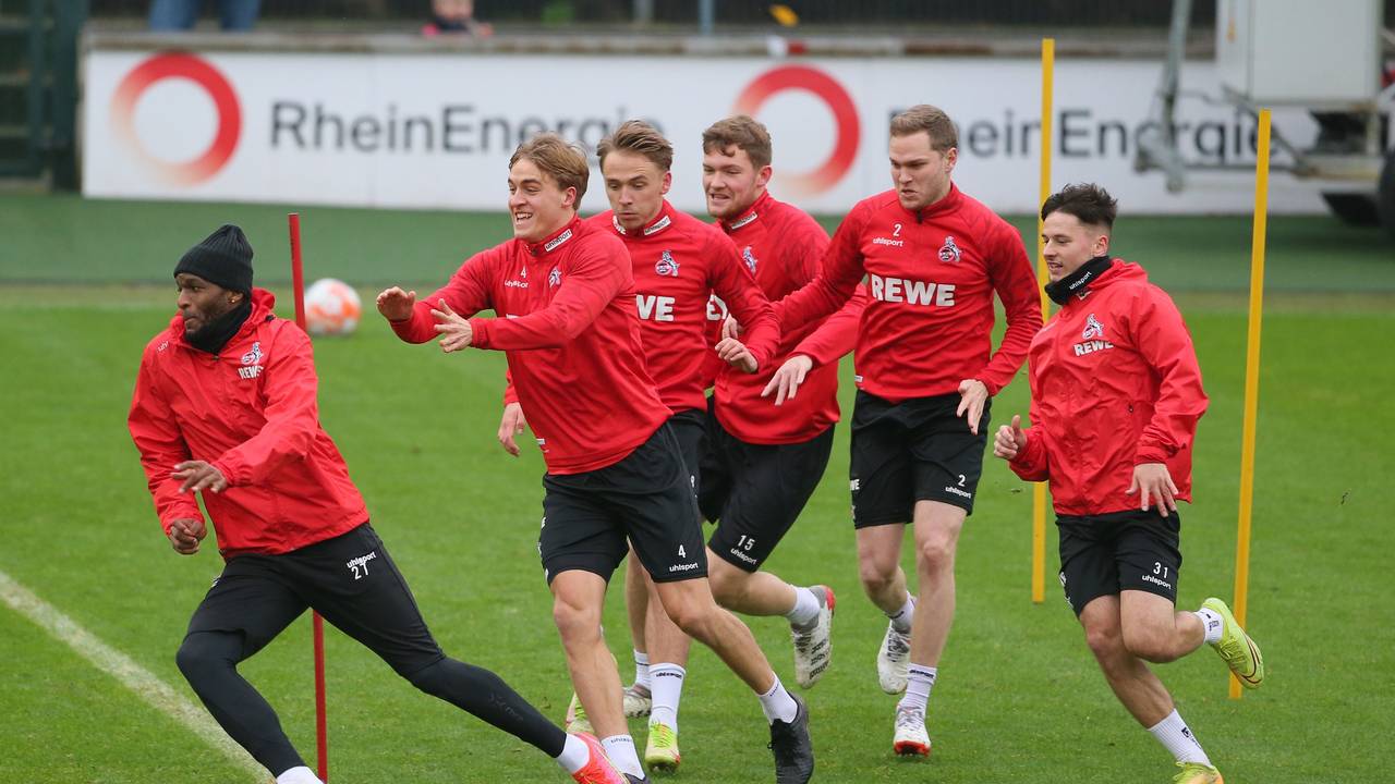 Benno Schmitz und Kollegen haben Spaß beim FC-Training.