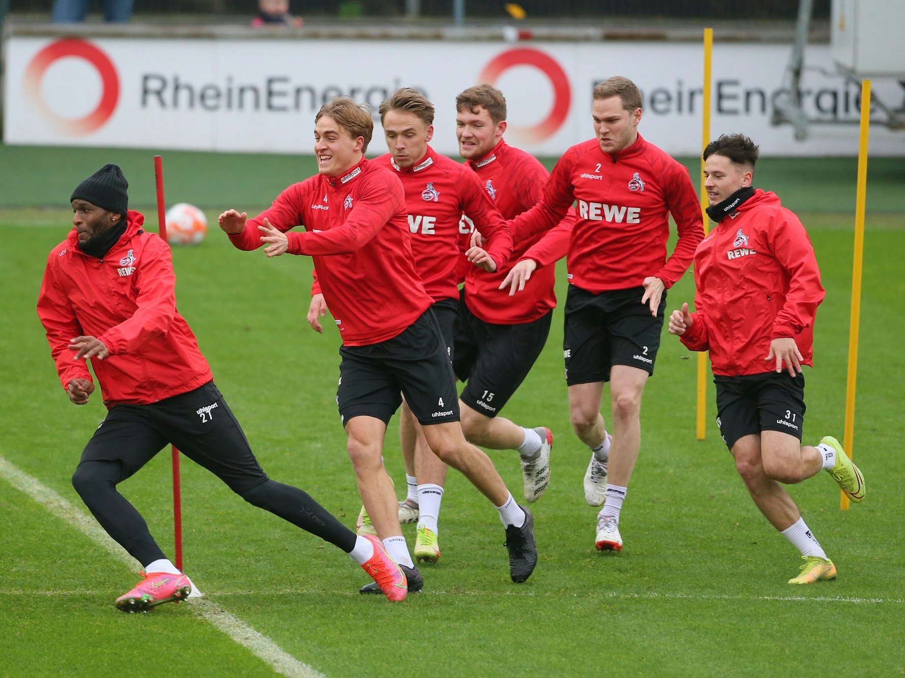 Benno Schmitz und Kollegen haben Spaß beim FC-Training.