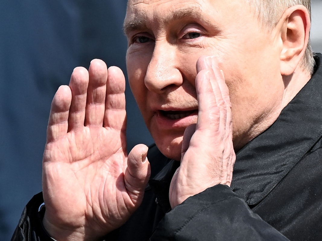 Der russische Präsident Wladimir Putin (hier am 9. Mai) hat laut Geheimdienstberichten mehrere hohe Militärs gefeuert.