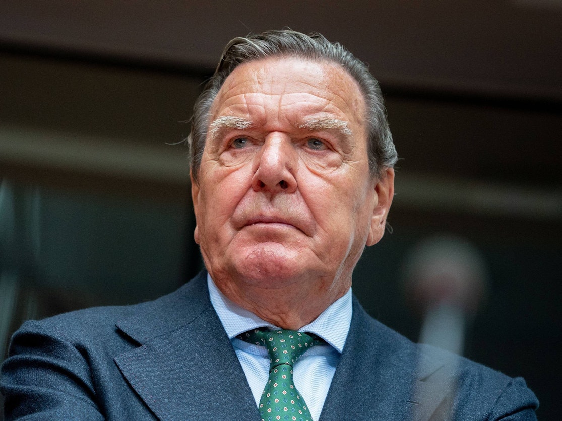 Altkanzler Gerhard Schröder, hier am 1. Juli 2020 im Wirtschaftsausschuss des Bundestags zum Pipeline-Projekt Nord Stream 2, verliert einen Teil seiner Privilegien.