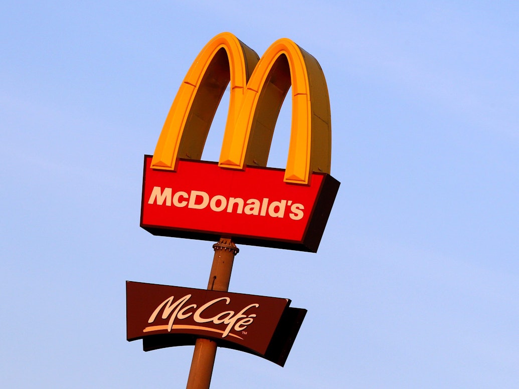 Ein McDonald`s Logo aufgenommen vor einer Filiale bei Feuchtwangen.