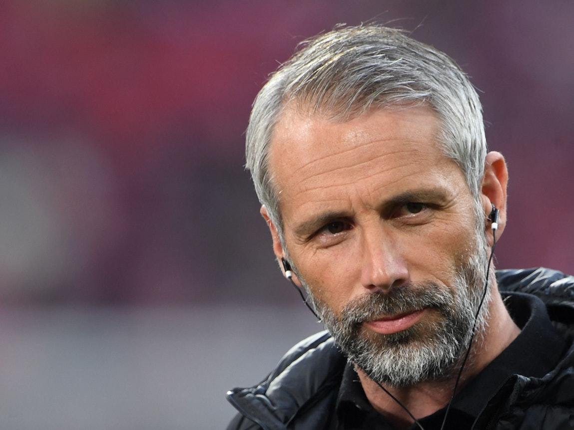 Marco Rose im BVB-Spiel beim FC Bayern bei einem TV-Interview