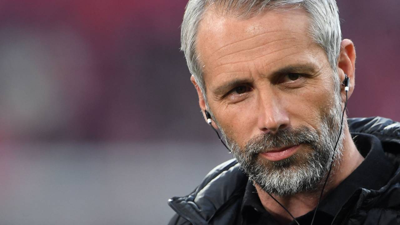 Marco Rose im BVB-Spiel beim FC Bayern bei einem TV-Interview