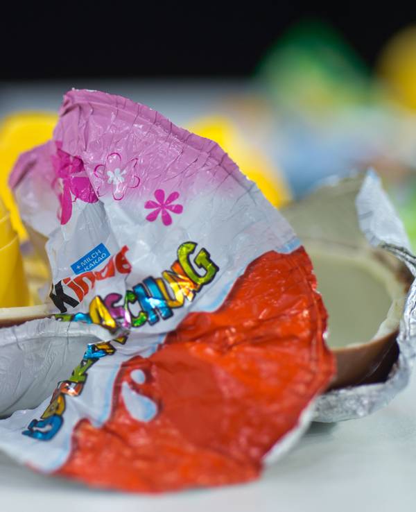 Der Rückruf betrifft etliche Schokoladen-Produkte von Ferrero. Hier ein Foto von einem Überraschungsei des italienischen Schokoladenherstellers.