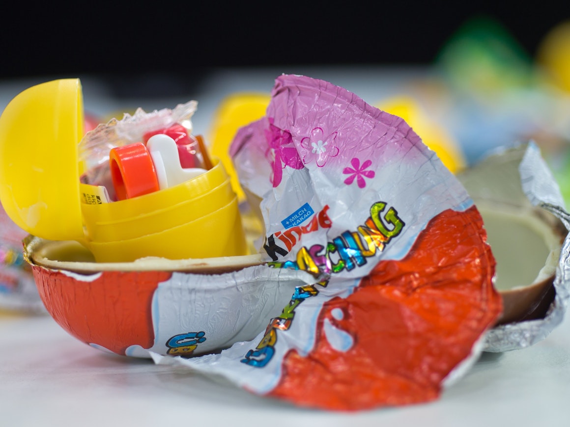 Der Rückruf betrifft etliche Schokoladen-Produkte von Ferrero. Hier ein Foto von einem Überraschungsei des italienischen Schokoladenherstellers.