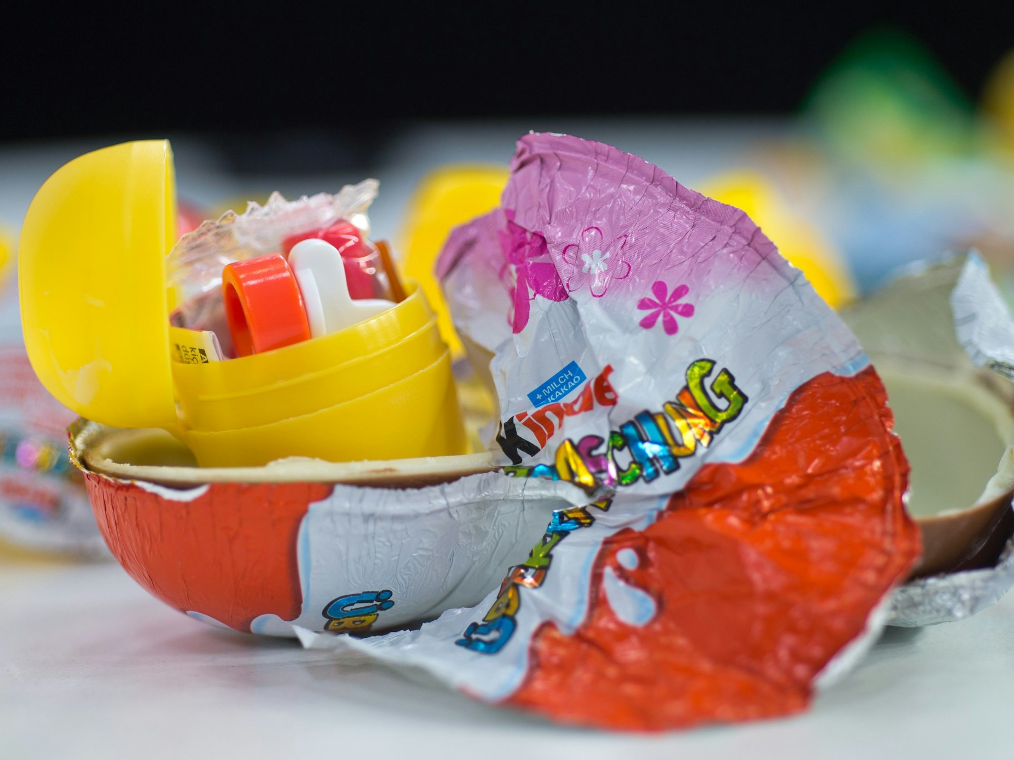 Der Rückruf betrifft etliche Schokoladen-Produkte von Ferrero. Hier ein Foto von einem Überraschungsei des italienischen Schokoladenherstellers.