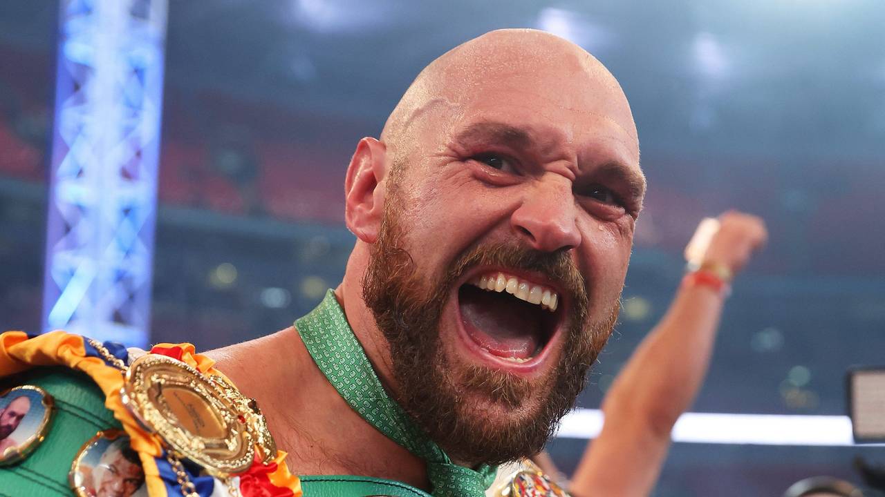 Box-Weltmeister Tyson Fury freut sich über seinen Sieg gegen Dillian Whyte.