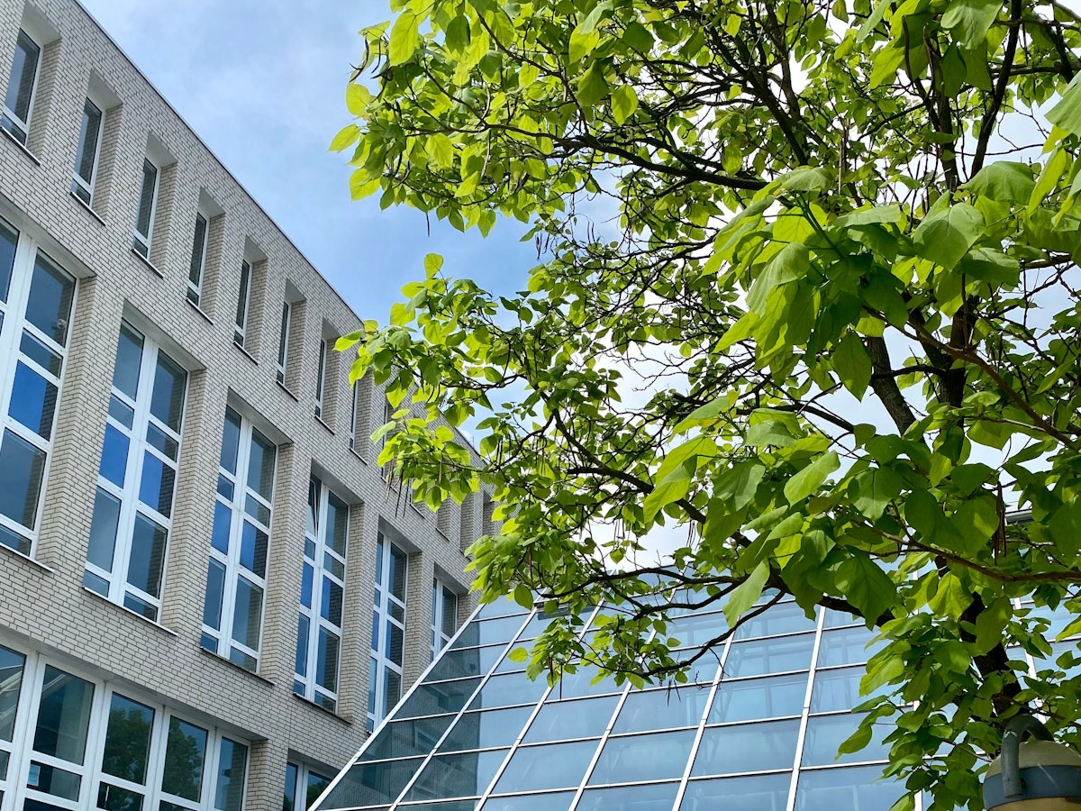 Das undatierte Bild zeigt das neue Gebäude des Kölner Ordnungsamtes in Junkersdorf.