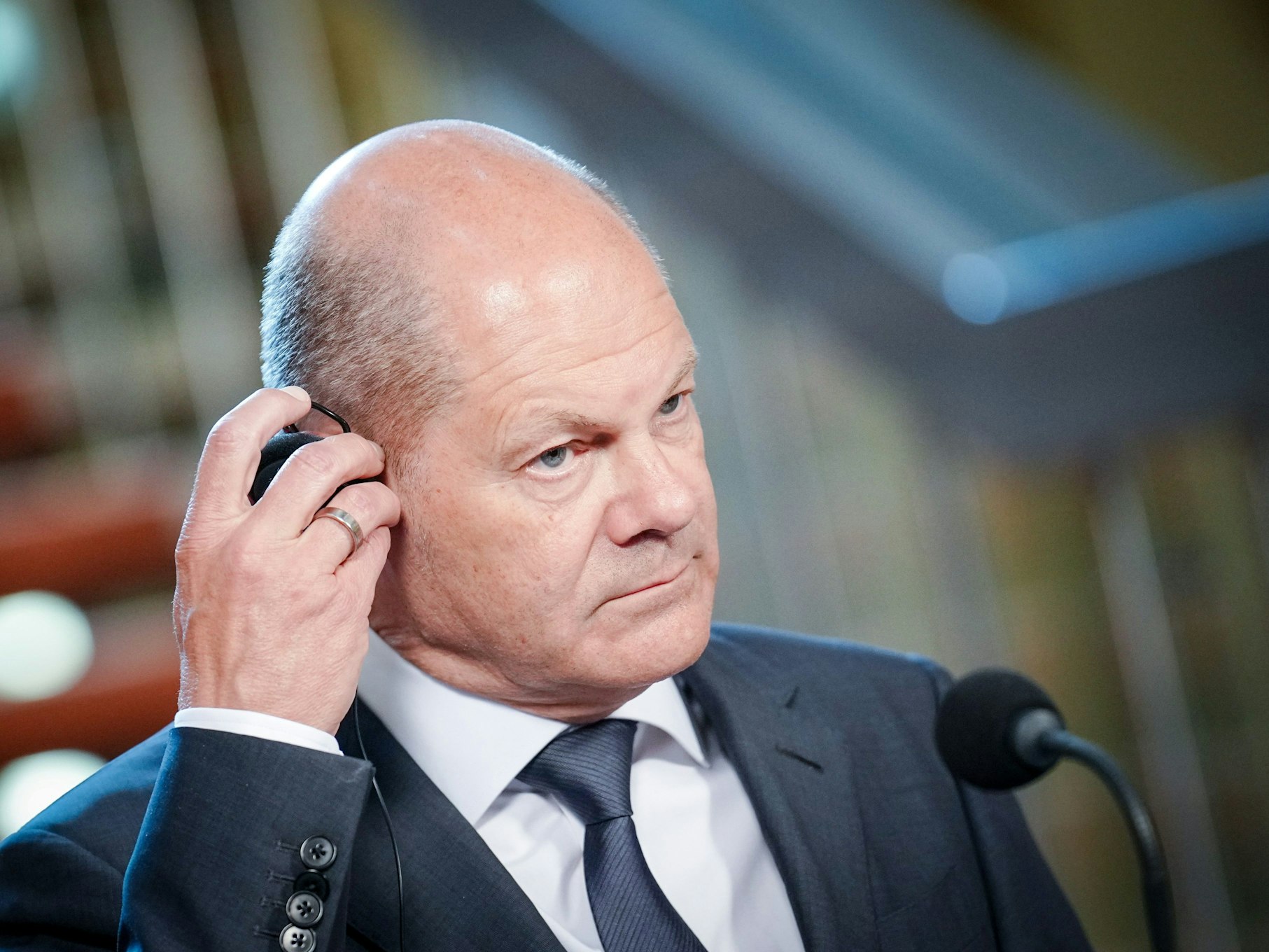 Bundeskanzler Olaf Scholz, hier am 19. Mai 2022 beim Besuch in Den Haag, hat den Ukraine-Kurs der Bundesrepublik verteidigt.
