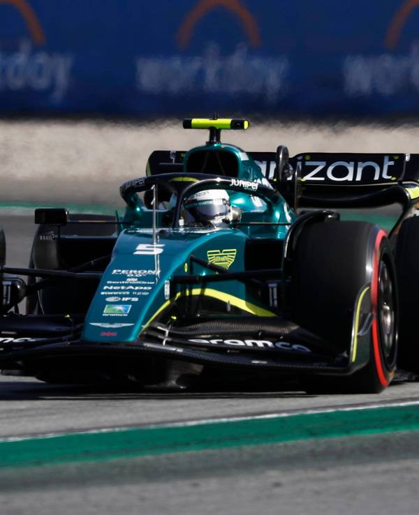 Aktuell geht Red Bull gegen Vettels Aston Martin vor, da der Bolide starke Ähnlichkeiten zu Verstappens Auto aufweist.
