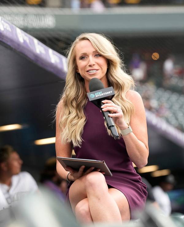 TV-Reporterin Kelsey Wingert beim Spiel der Colorado Rockies gegen die San Francisco Giants.