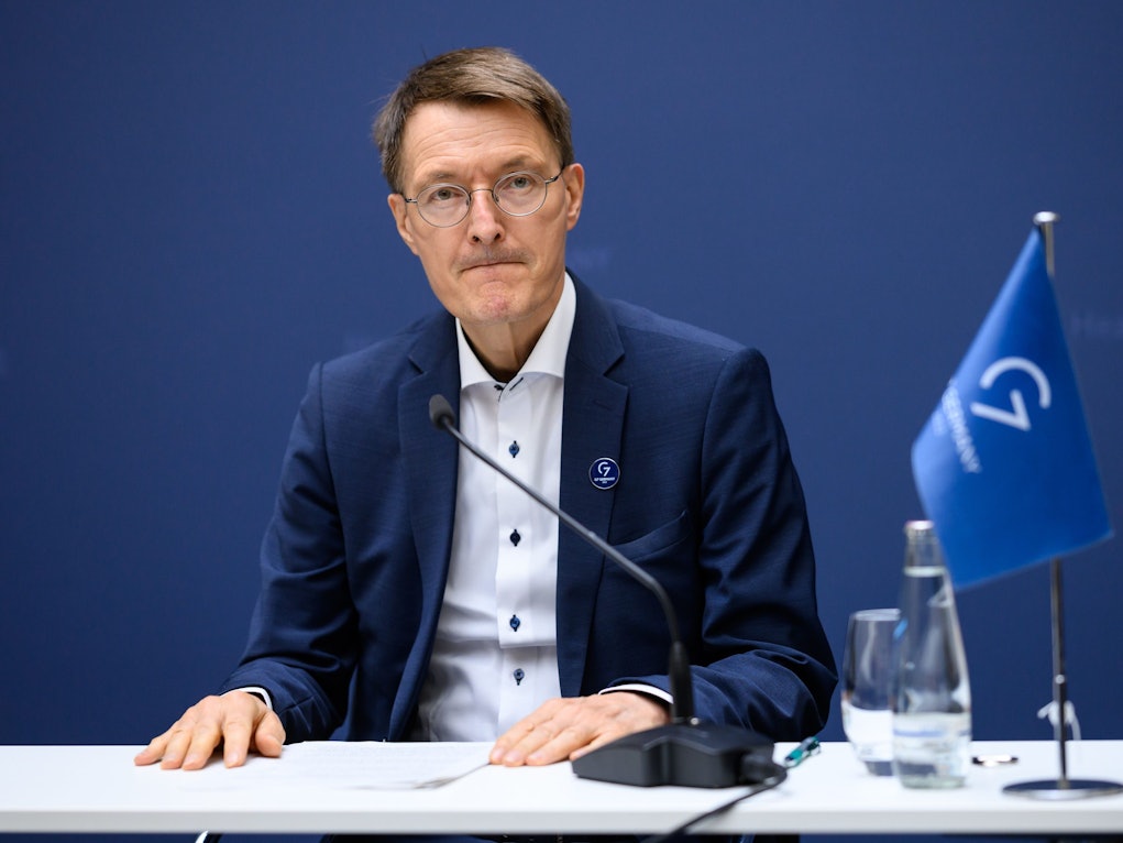 Bundesgesundheitsminister Karl Lauterbach (SPD) äußerte sich am 20. Mai 2022 bei einer Pressekonferenz zum Treffen der Gesundheitsminister und Ministerinnen der G7-Staaten im Roten Rathaus in Berlin.