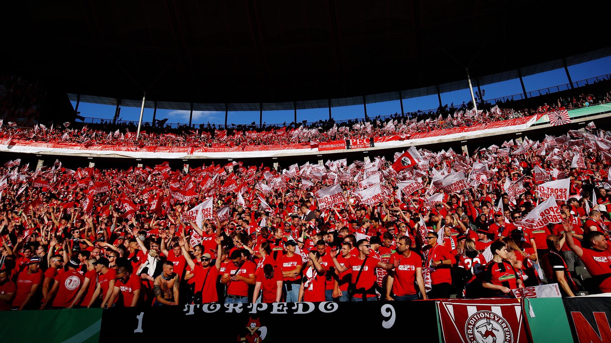 BERLIN, GERMANY - MAY 21: SC Freiburg fans show their support prior to the final match of the DFB Cup 2022 between SC Freiburg and RB Leipzig at Olympiastadion on May 21, 2022 in Berlin, Germany. (Photo by Dean Mouhtaropoulos/Getty Images)