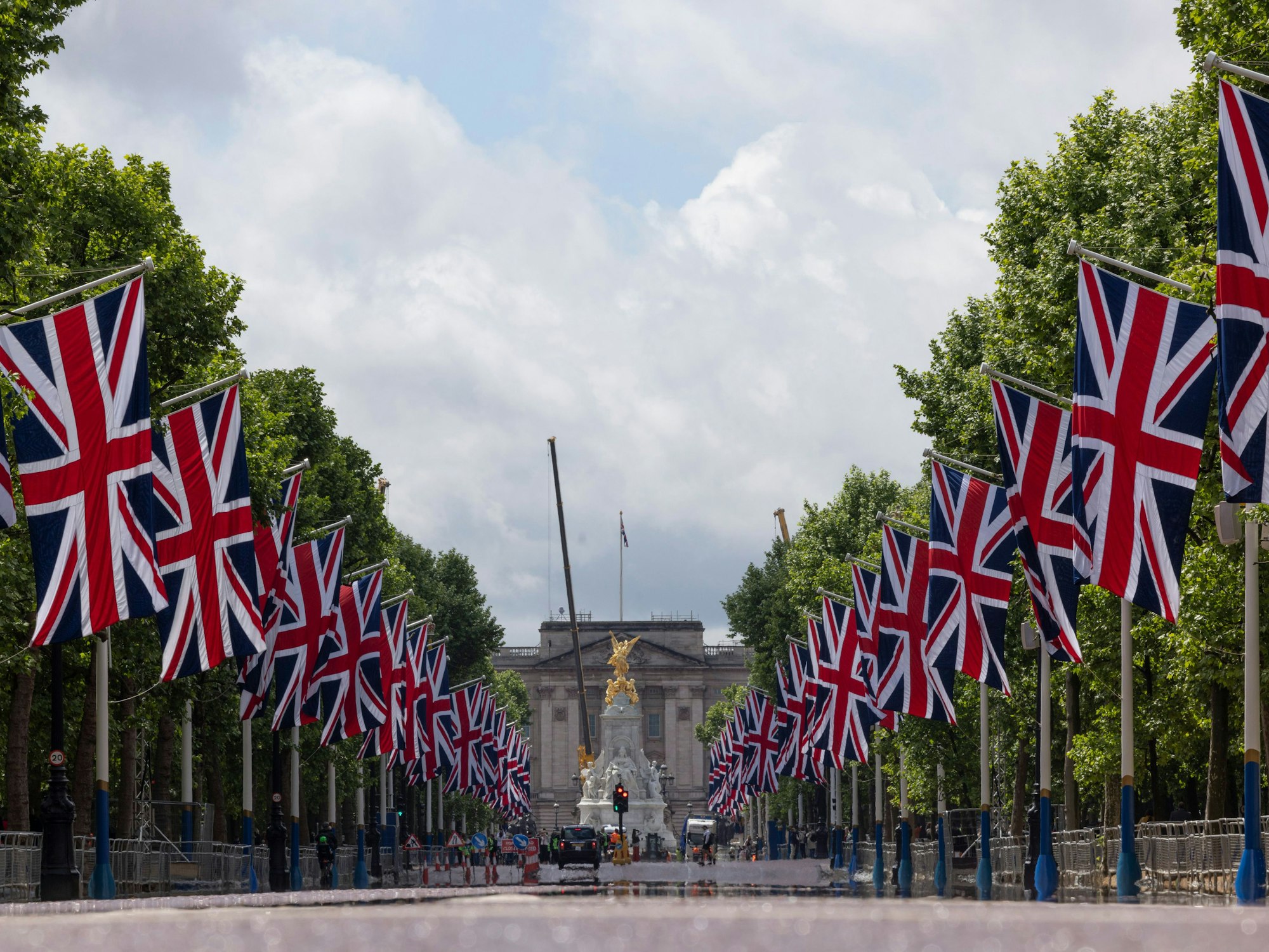 Überall in London sind Flaggen anlässlich des Thronjubiläums der Queen aufgehangen.