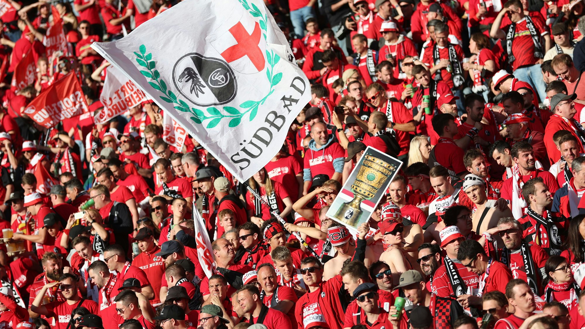 Die Fans des SC Freiburg sorgten beim DFB-Pokalfinale in Berlin am 21. Mai 2022 für eine aufgeheizte Stimmung.