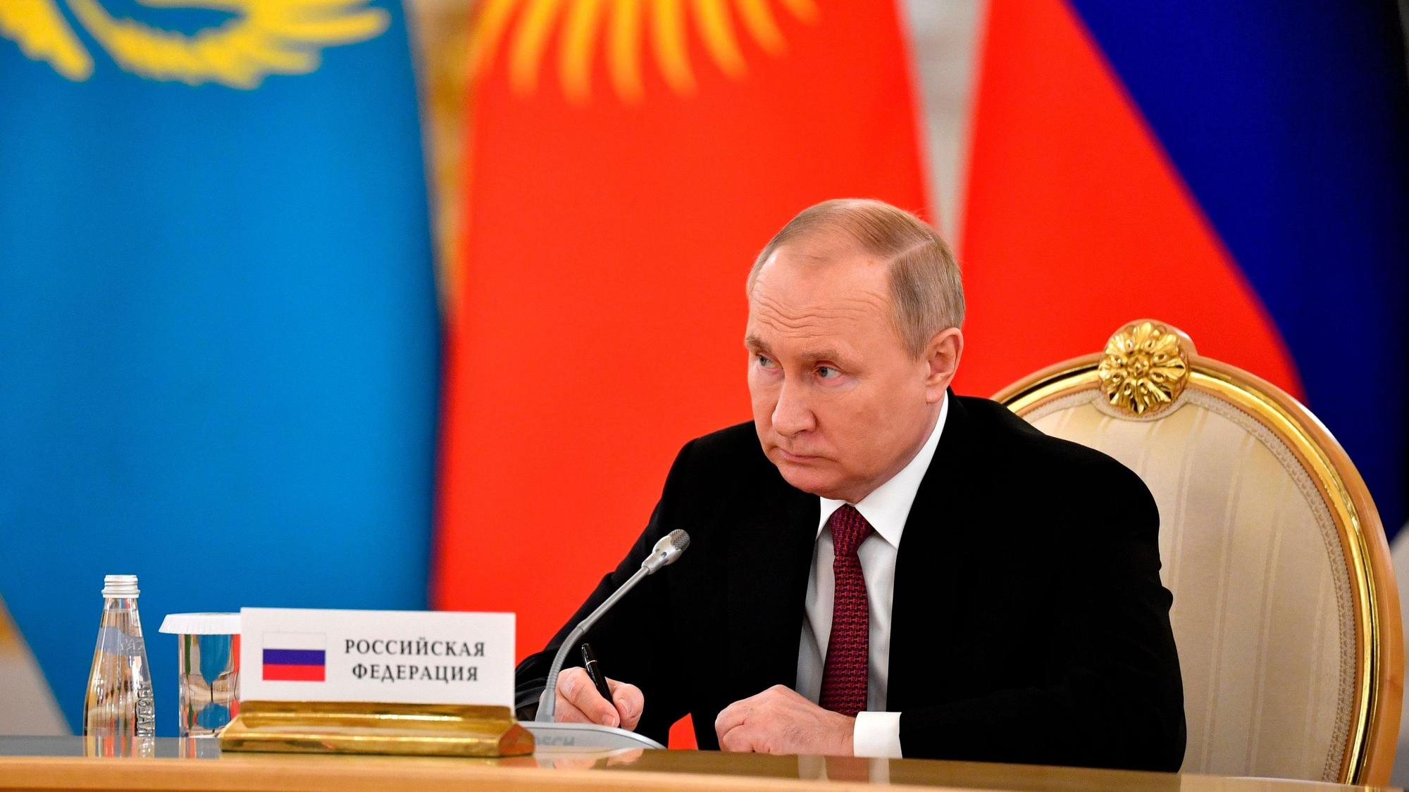 Wladimir Putin, Präsident von Russland, nimmt an einem Treffen der Staats- und Regierungschefs der Organisation des Vertrags über kollektive Sicherheit (OVKS) im Kreml teil.