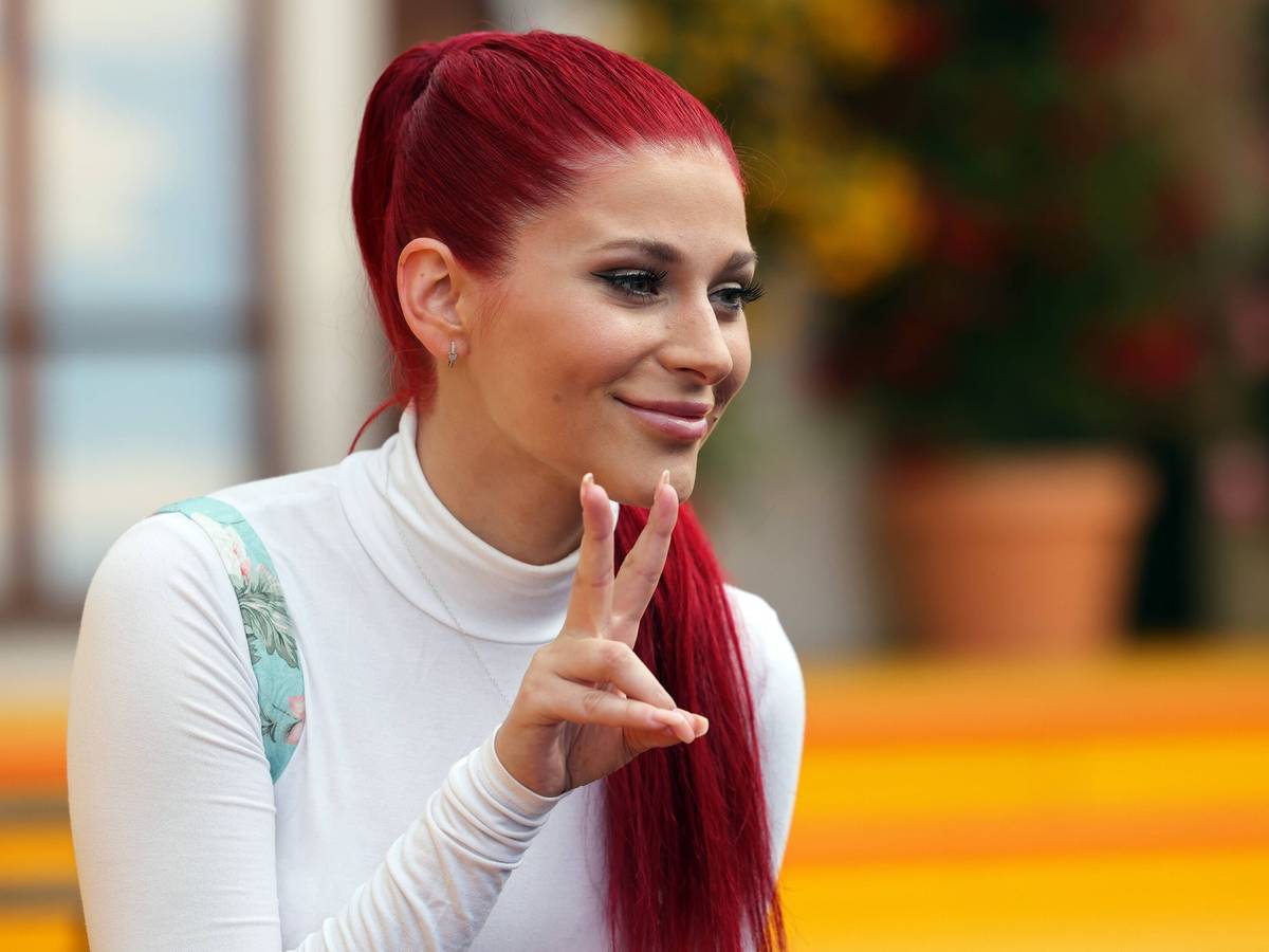 Immer wieder sonntags 2021 - Folge 7 Auftritt der Schlagersängerin Marie Reim bei der ARD-Unterhaltungsshow Immer wieder sonntags. TV-Aufzeichnung vom 01.08.2021 im Europa Park Rust. Deutschland.