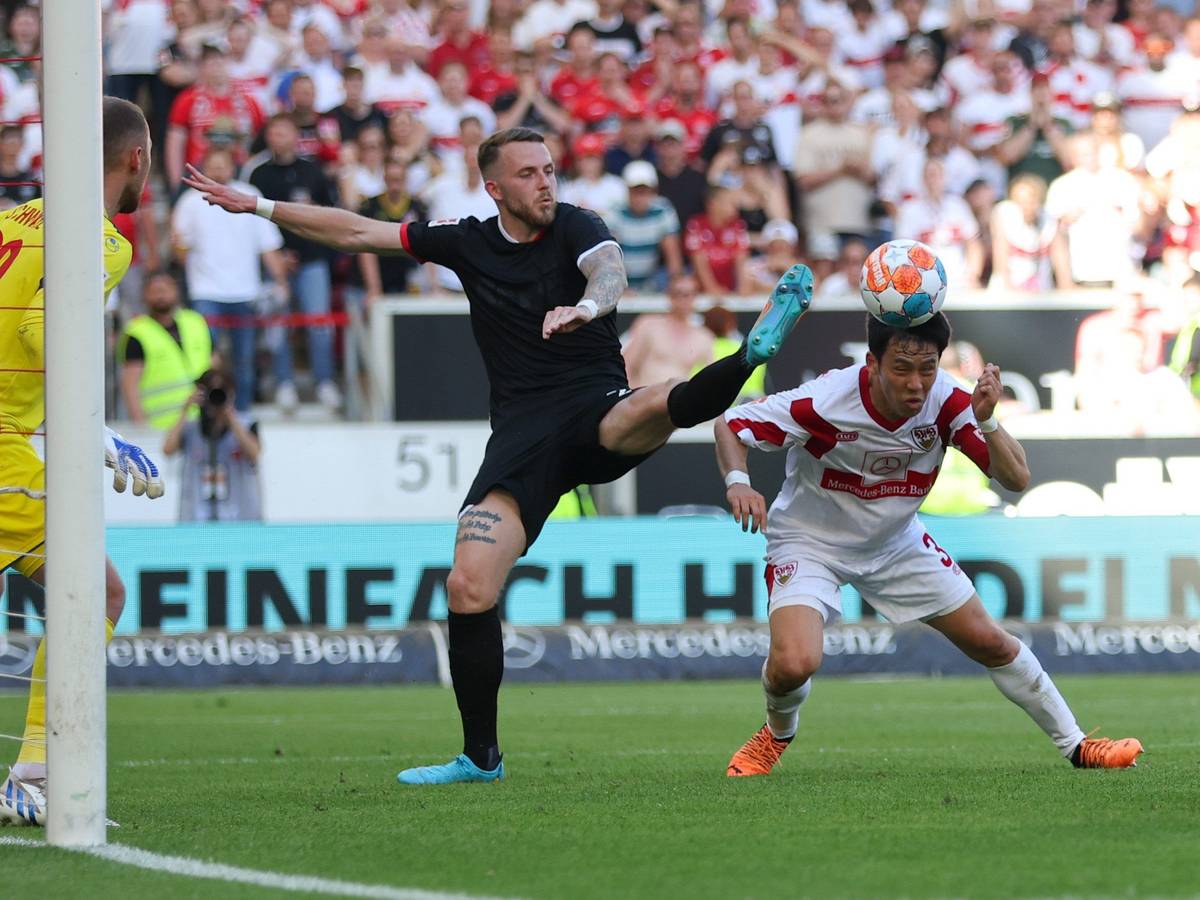 Wataru Endo trifft für den VfB Stuttgart gegen den 1. FC Köln.