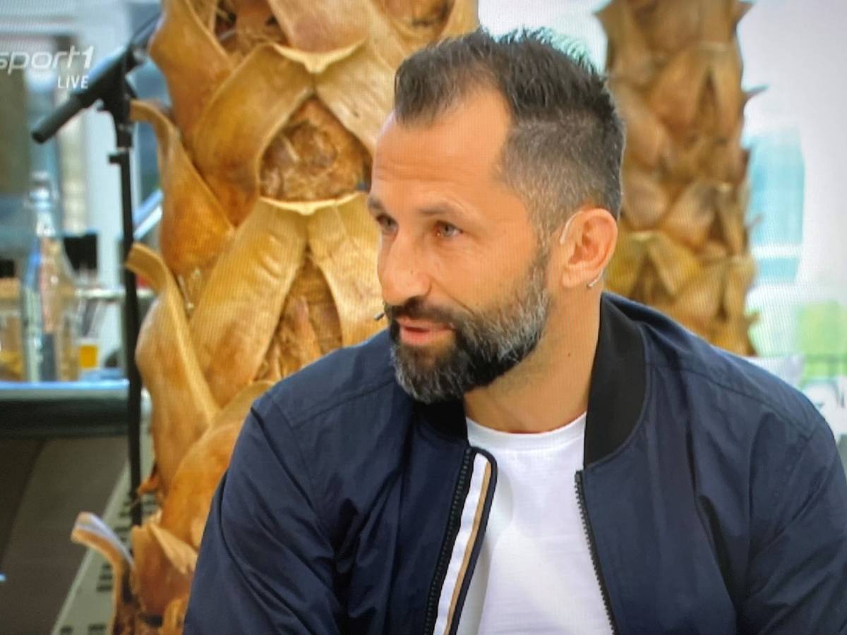 Beim Doppelpass auf Sport1 steht Bayerns Salihamidžić Frage und Antwort von Moderator Florian König.