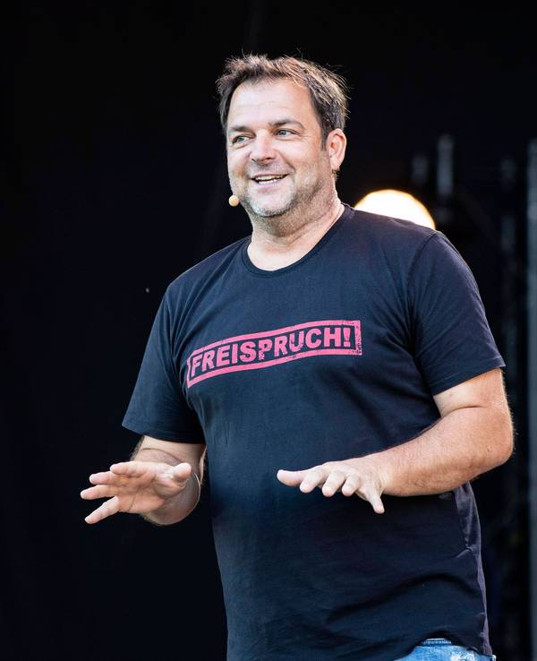 Martin Rütter mit seinen Tipps vom Hundeprofi beim Sommer Open Air Picknickdecken Auftritt im Steigerwaldstadion. Erfurt, 05.08.2020 ***