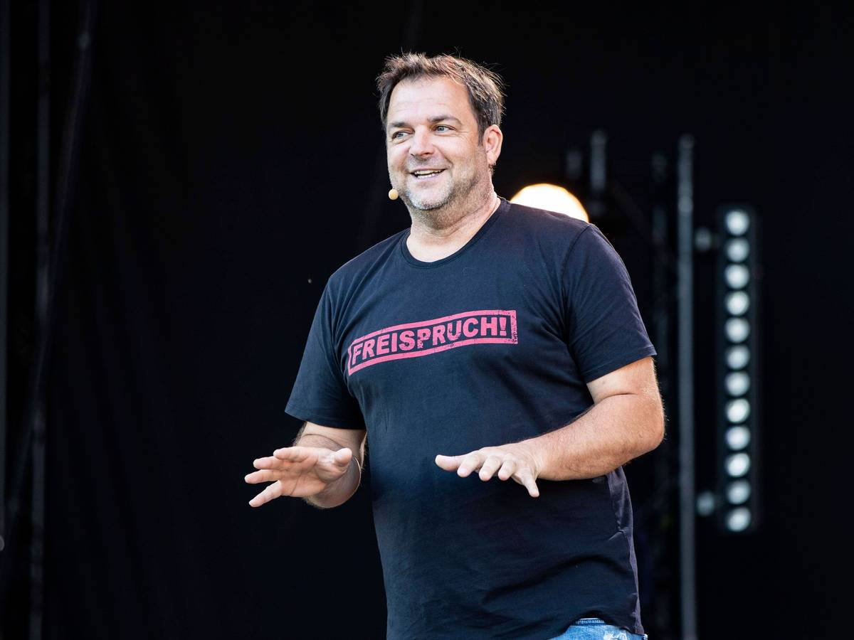 Martin Rütter mit seinen Tipps vom Hundeprofi beim Sommer Open Air Picknickdecken Auftritt im Steigerwaldstadion. Erfurt, 05.08.2020 ***