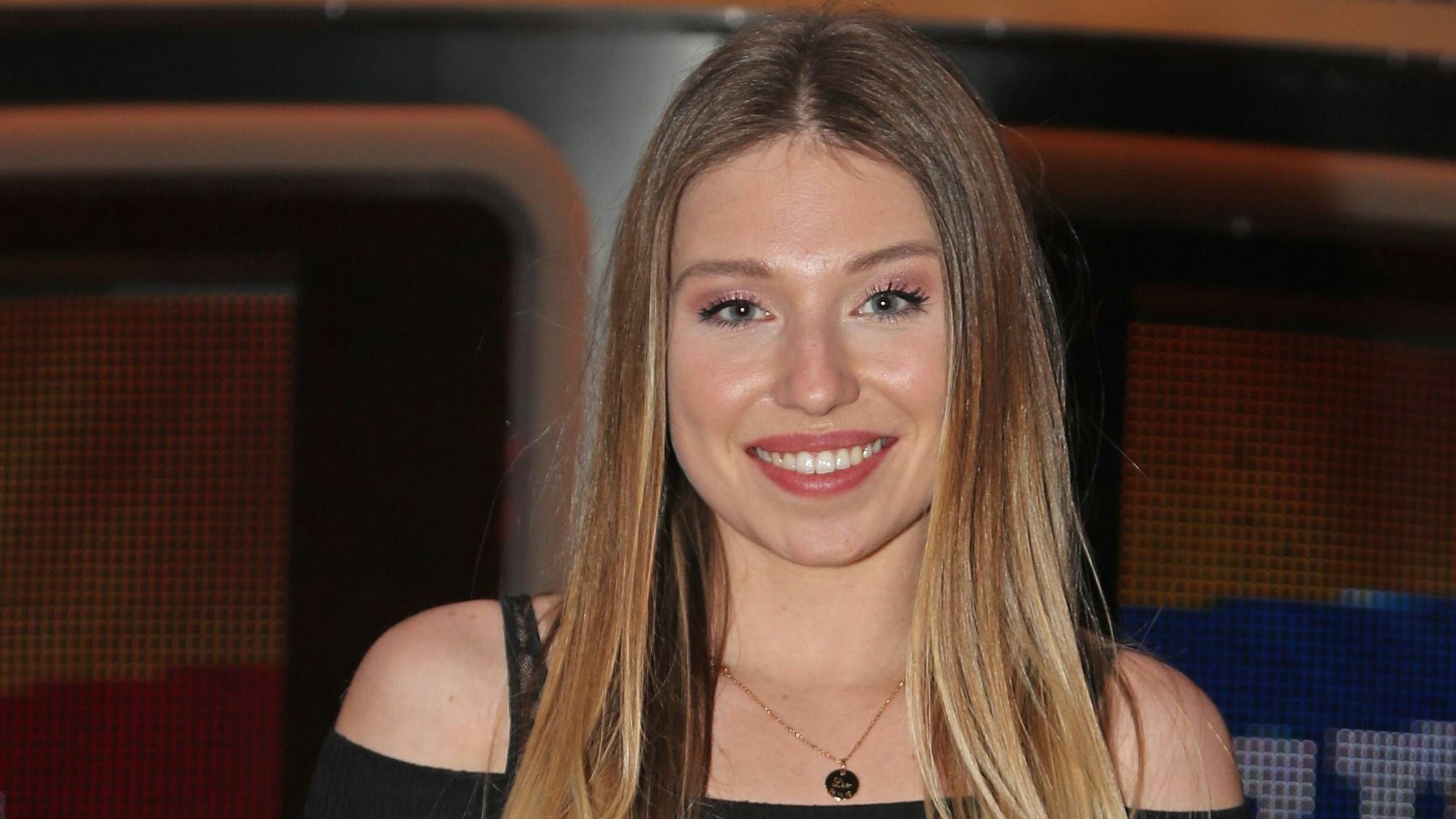 TV Aufzeichnung von Klein gegen Groß Bibi Heinicke beim Fototermin zur TV Aufzeichnung von Klein gegen Gross - Das unglaubliche Duell mit Kai Pflaume am 26.05.19 in Berlin Adlershof