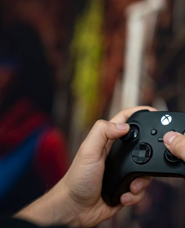 Zum Themendienst-Bericht vom 6. Januar 2022: Wer eine Xbox hat, kann damit bald auch Spiele aus Ubisofts Abo-Dienst Ubisoft+ spielen.