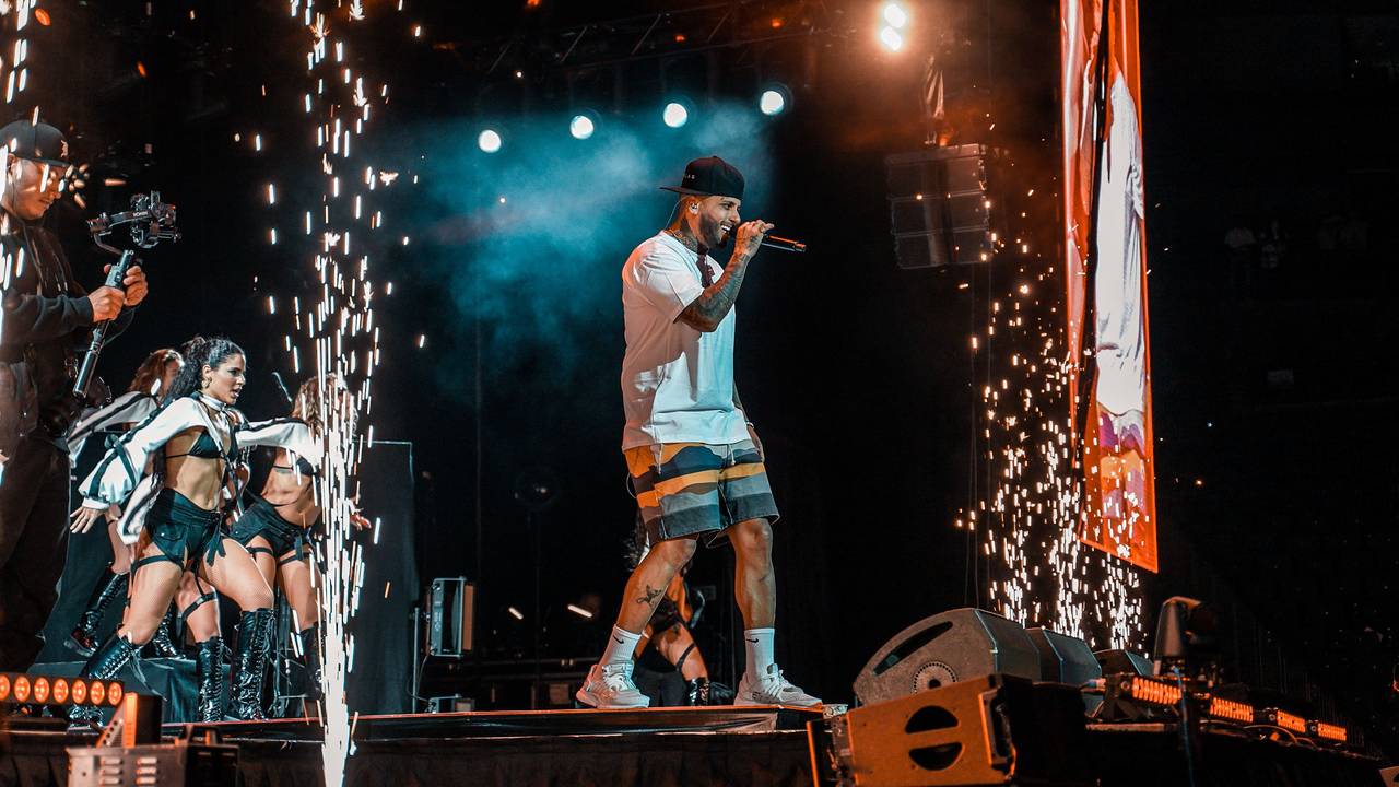 Nicky Jam auf der Bühne der LANXESS Arena