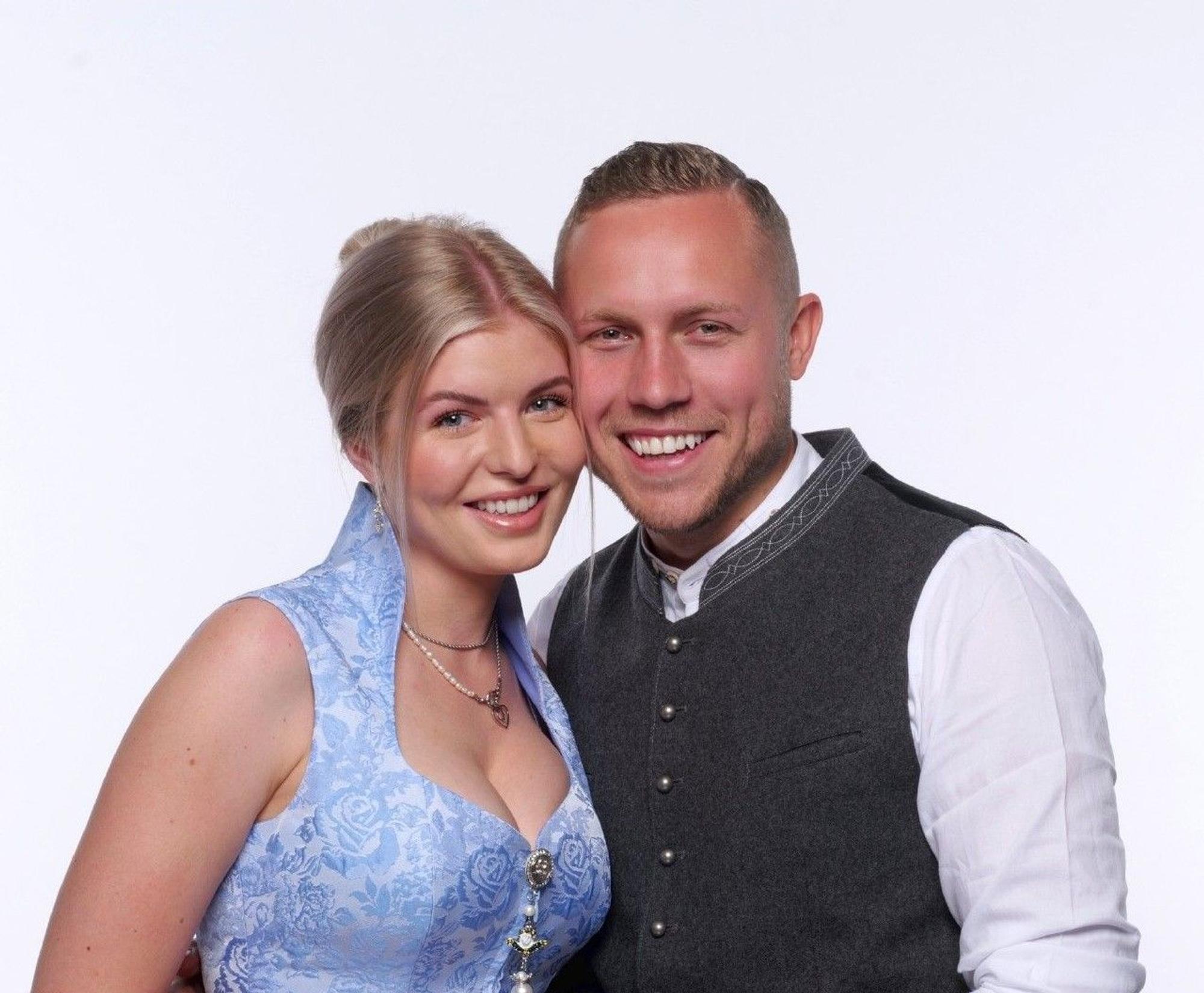 Das Bauer sucht Frau- Paar Patrick Romer und Antonia Hemmer.
Die Verwendung des sendungsbezogenen Materials ist nur mit dem Hinweis und Verlinkung auf RTL+ gestattet.