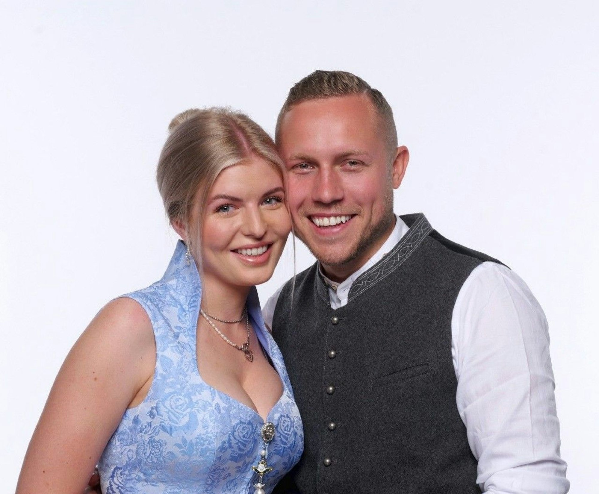 Das Bauer sucht Frau- Paar Patrick Romer und Antonia Hemmer.
Die Verwendung des sendungsbezogenen Materials ist nur mit dem Hinweis und Verlinkung auf RTL+ gestattet.