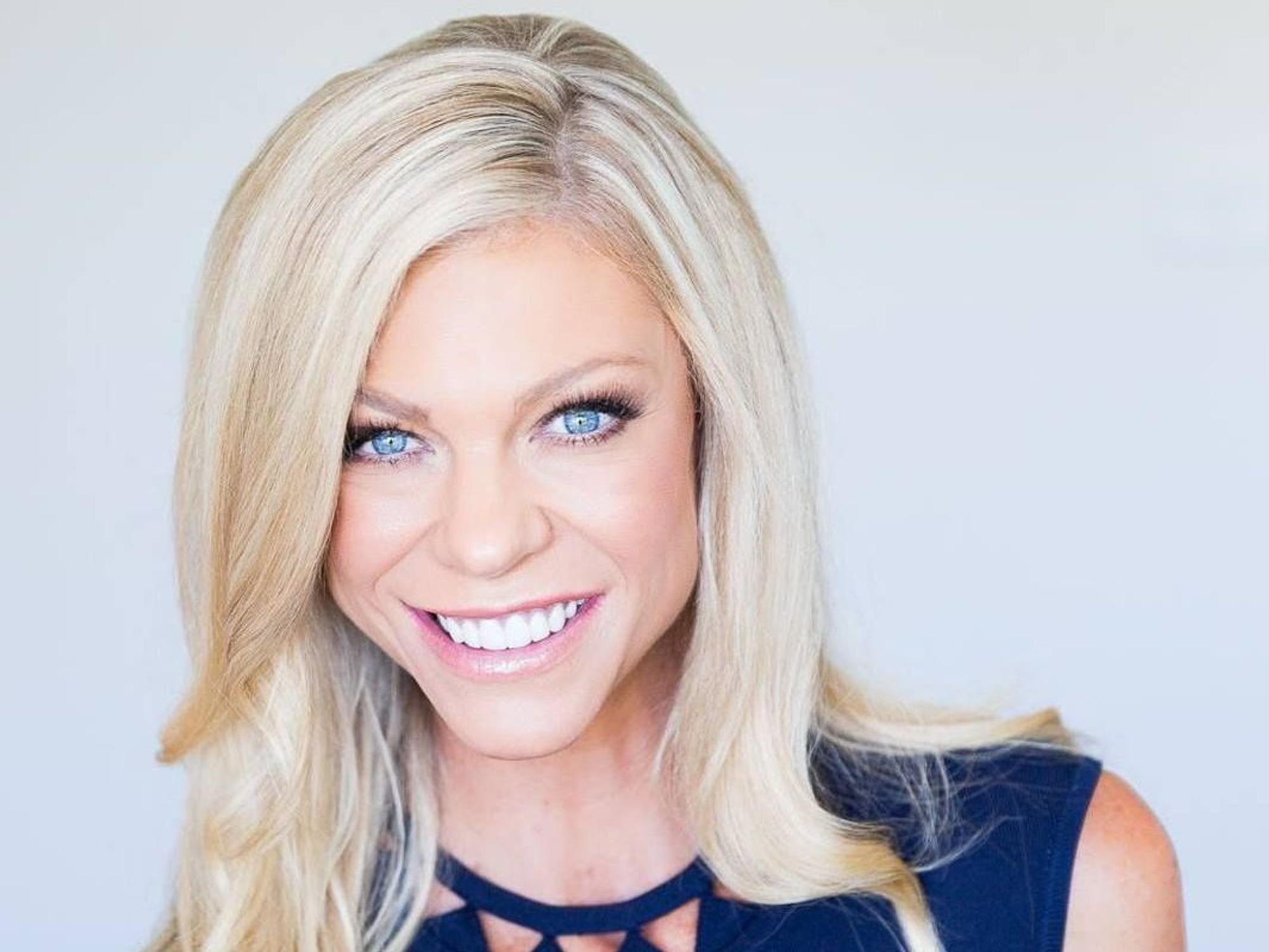 Die australische TV-Moderatorin Erin Jayne Plummer starb überraschend im Alter von 42 Jahren. Sie hinterlässt ihren Mann und drei Kinder.