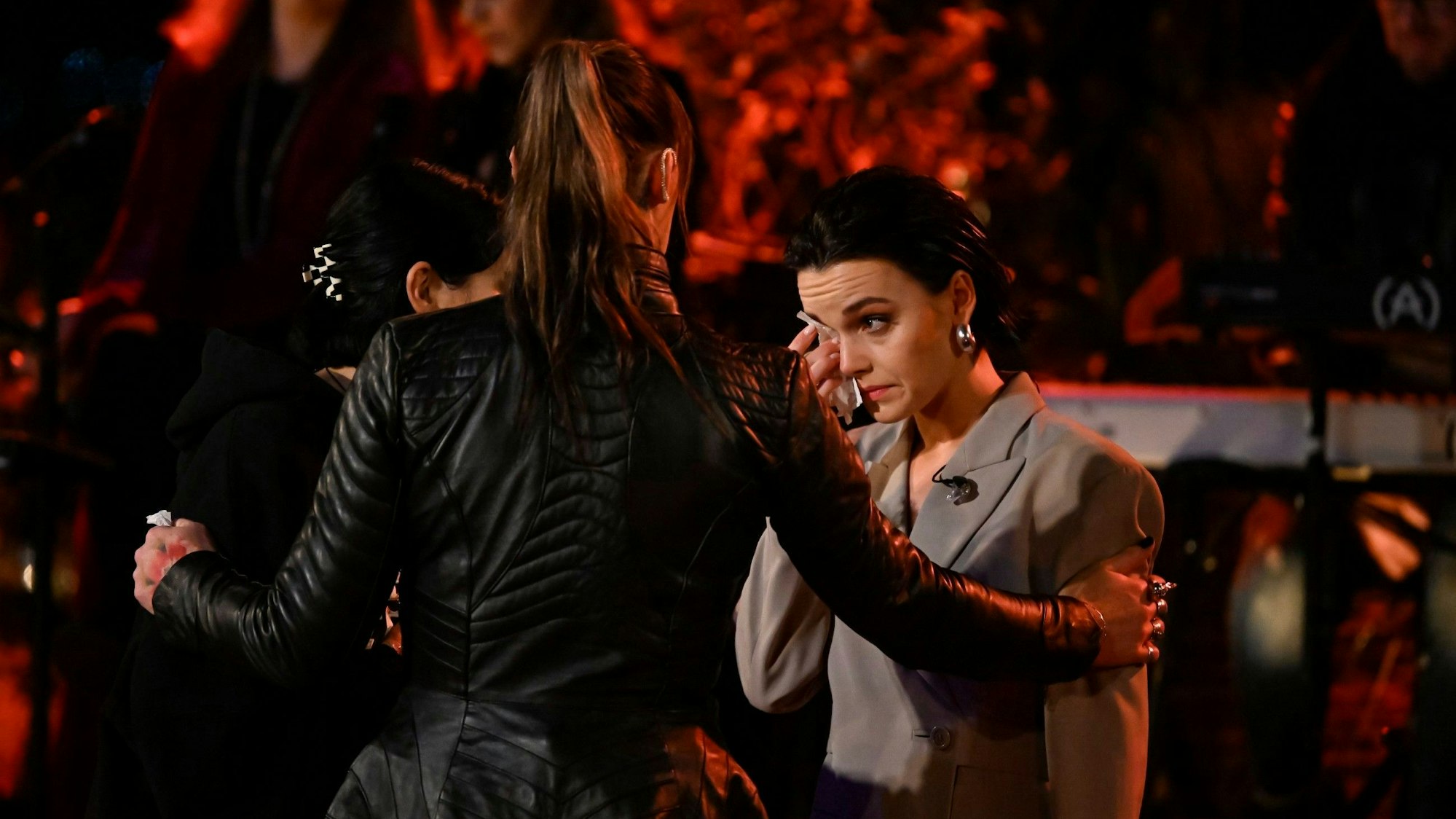 Als Lotte ihren Kollegen von dem sexuellen Übergriff erzählte, den sie in dem Song verarbeitet, herrschte absolute Fassungslosigkeit.