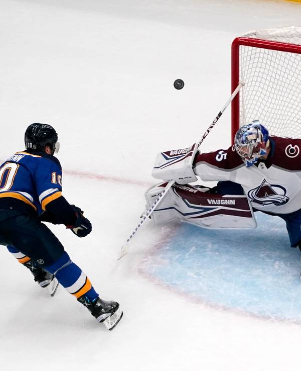Keeper Darcy Kuemper pariert im Viertelfinale der NHL gegen Brayden Schenn.