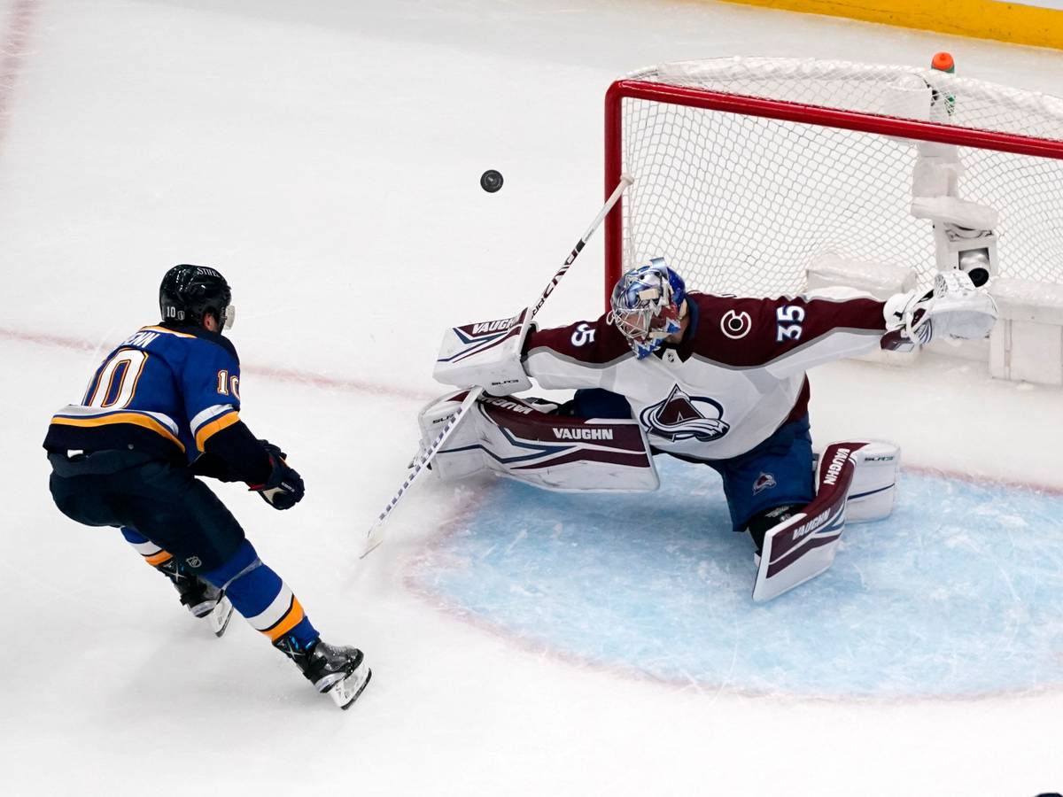 Keeper Darcy Kuemper pariert im Viertelfinale der NHL gegen Brayden Schenn.