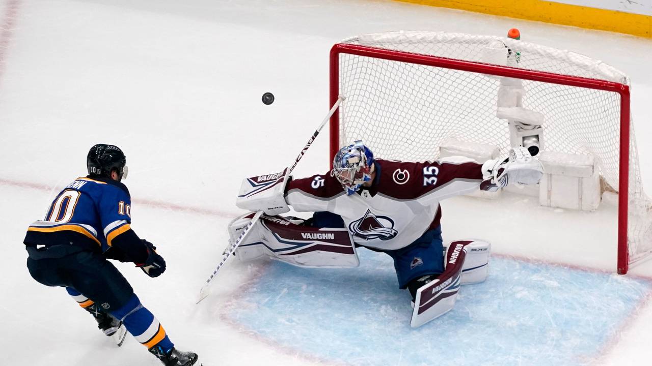 Keeper Darcy Kuemper pariert im Viertelfinale der NHL gegen Brayden Schenn.