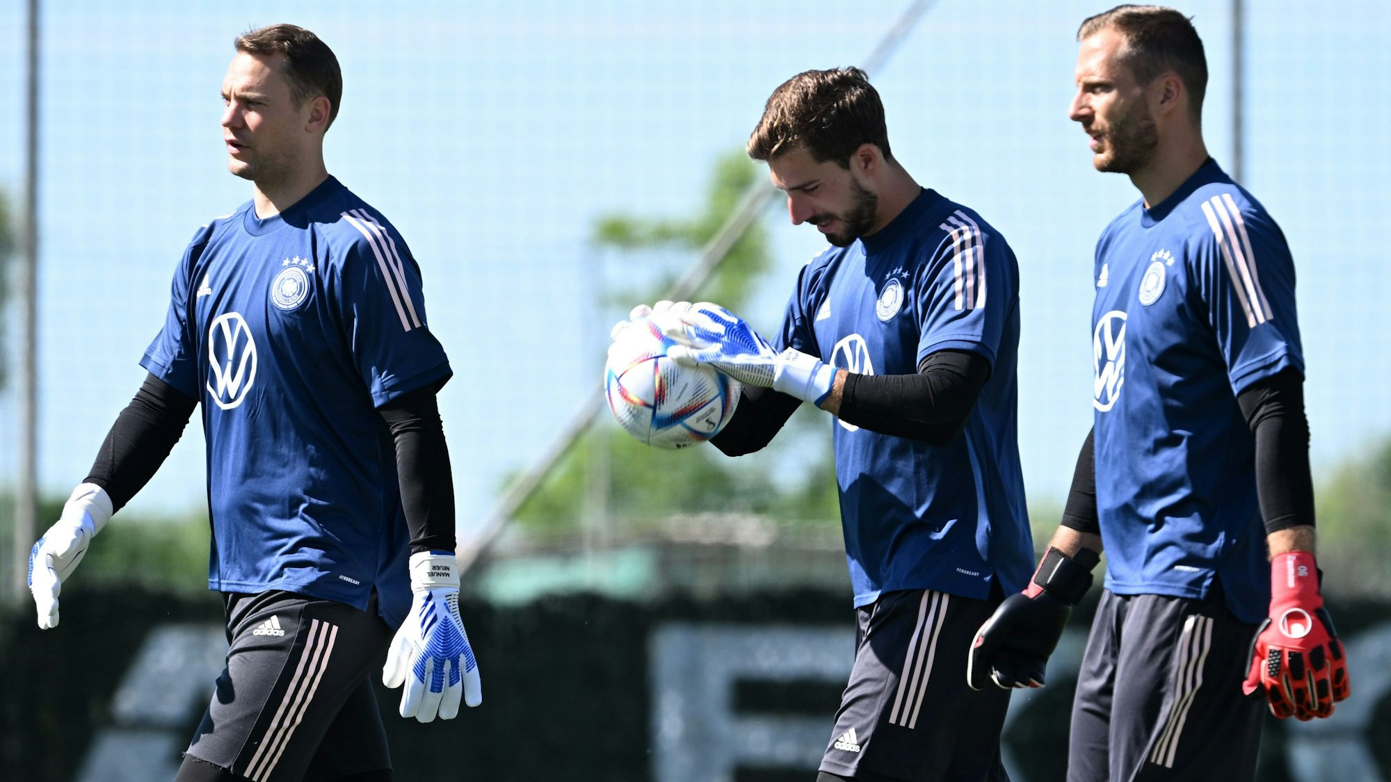 Torwart Manuel Neuer, Torwart Kevin Trapp und Torwart Oliver Baumann (l-r) beim Training.