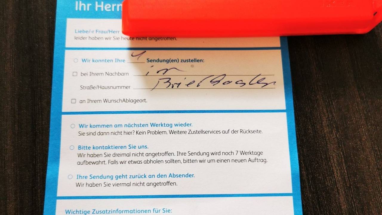 Diesen Zettel fand ein Hermes-Kunde in seinem Briefkasten und staunte nicht schlecht.