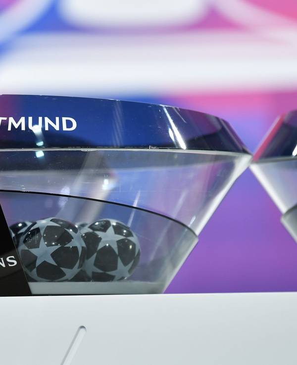 Eine Losschale in der UEFA Champions League mit dem Schriftzug Borussia Dortmund.