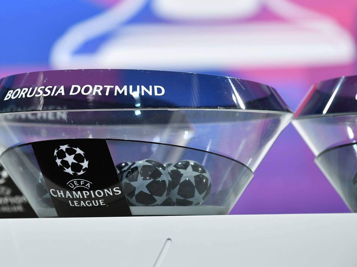 Eine Losschale in der UEFA Champions League mit dem Schriftzug Borussia Dortmund.
