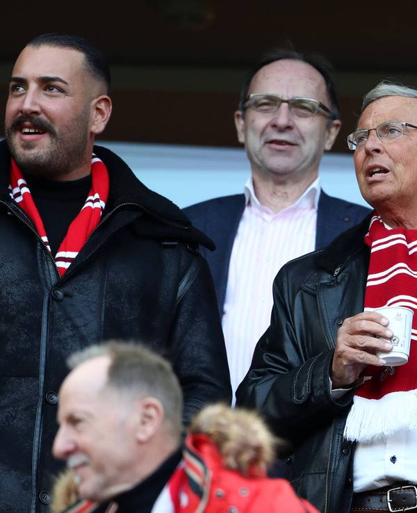 Wolfgang Bosbach besucht ein Spiel des 1. FC Köln.