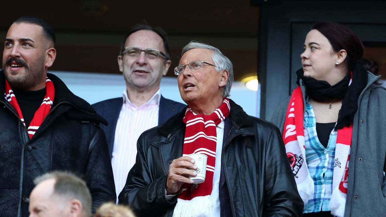 Wolfgang Bosbach besucht ein Spiel des 1. FC Köln.