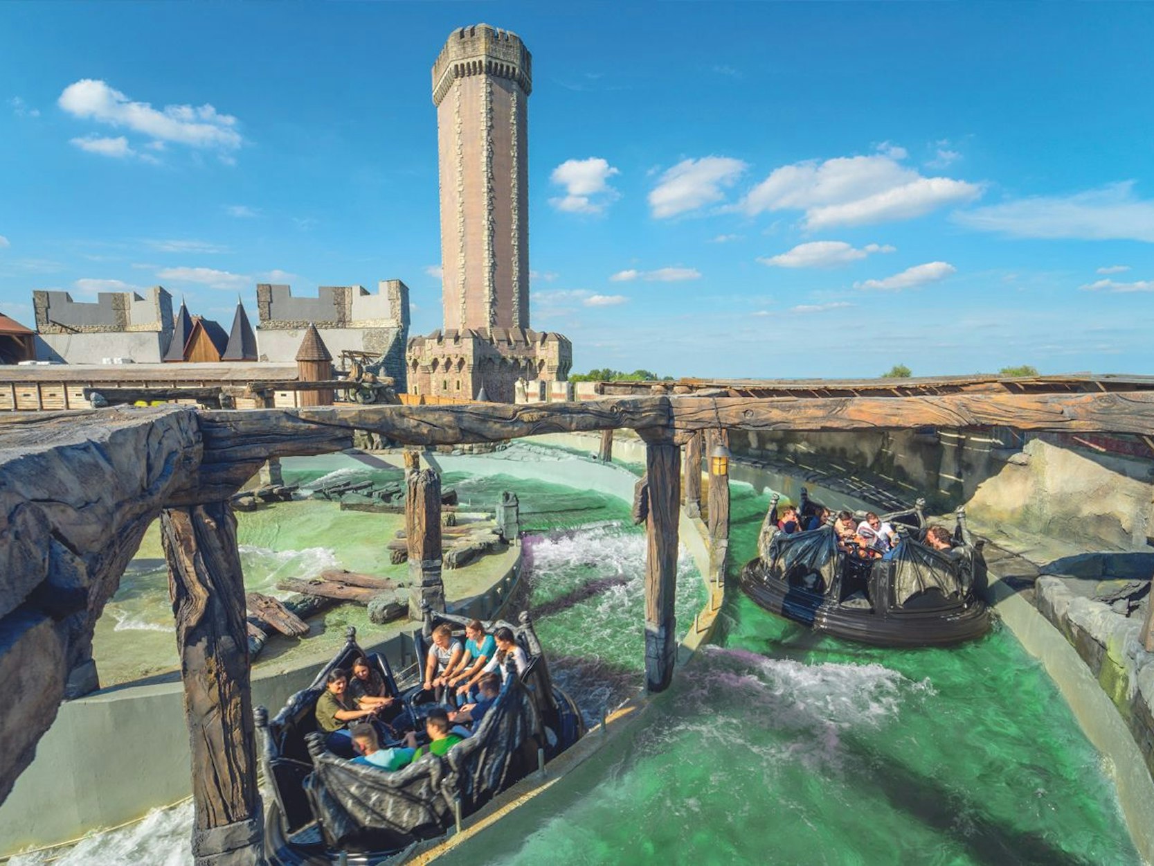 Das Phantasialand in Brühl, hier die Attraktion „River Quest”, hat auch an Christi Himmelfahrt 2022 regulär geöffnet. Doch wie sieht es mit den anderen Öffnungszeiten aus?