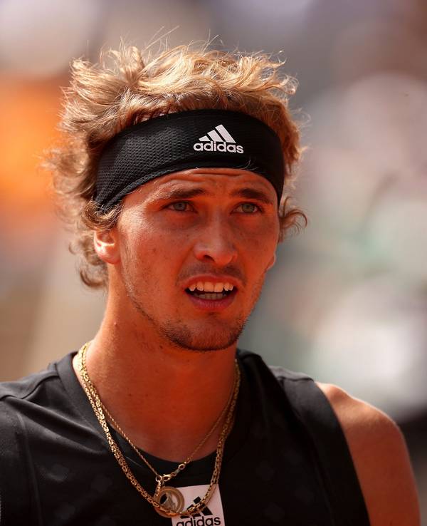 Alexander Zverev blickt enttäuscht während seines Fren-Open-Matches