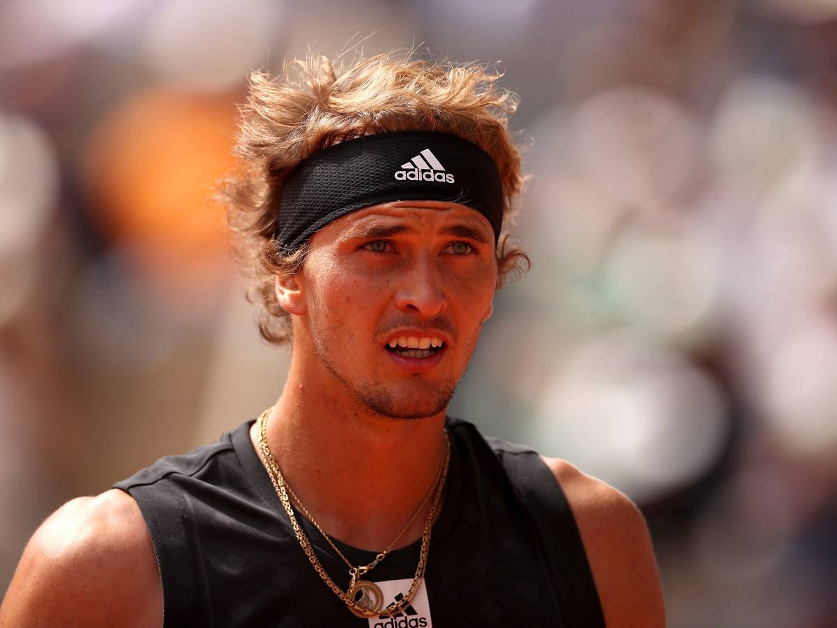 Alexander Zverev blickt enttäuscht während seines Fren-Open-Matches