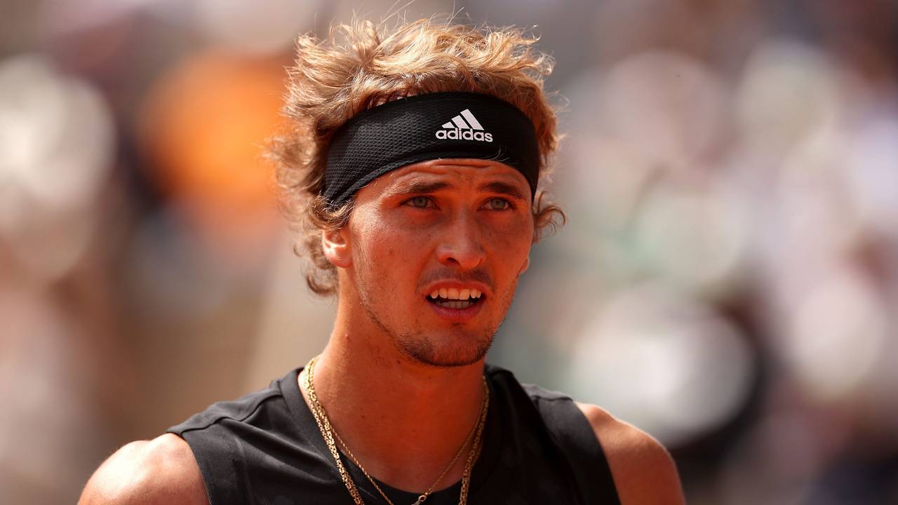 Alexander Zverev blickt enttäuscht während seines Fren-Open-Matches