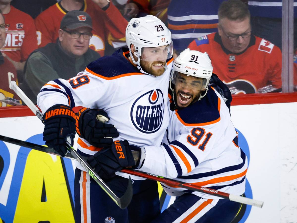 Leon Draisaitl jubelt mit Evander Kane.