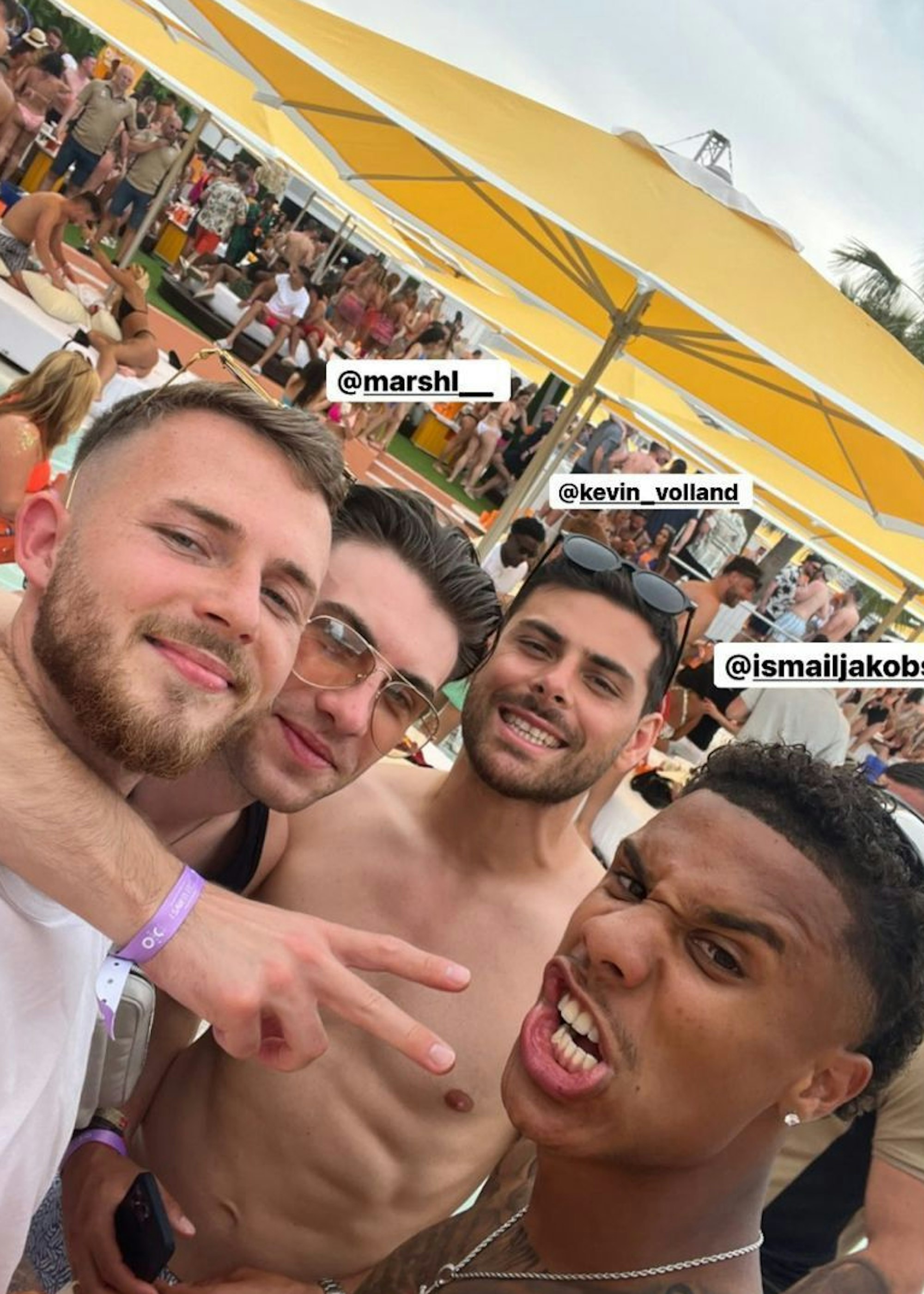 Jannes Horn in bester Stimmung auf Ibiza mit seinem Kumpel Ismail Jakobs.