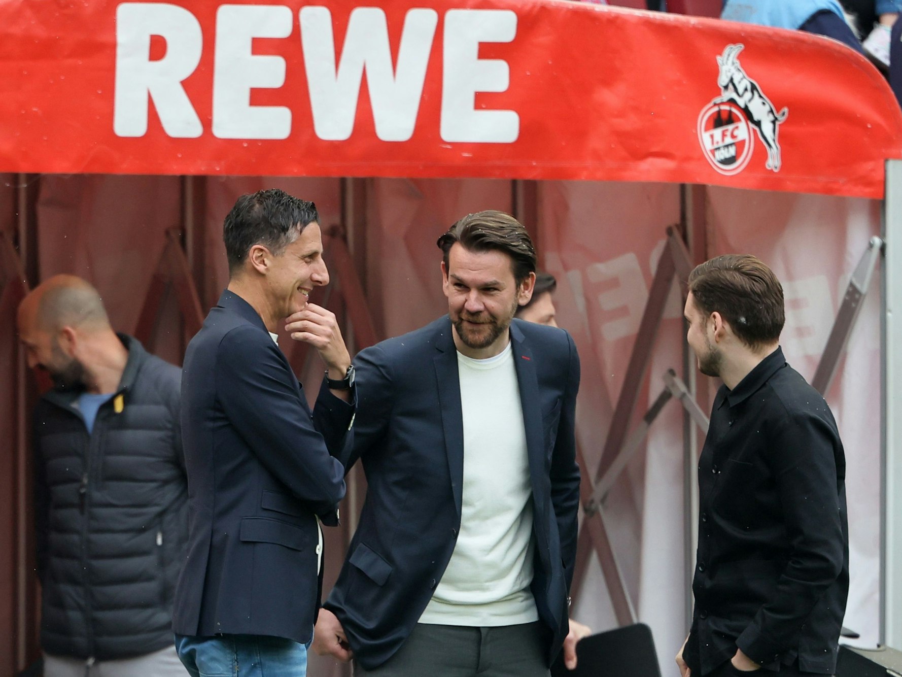 Christian Keller spricht mit Lukas Berg und Thomas Kessler.