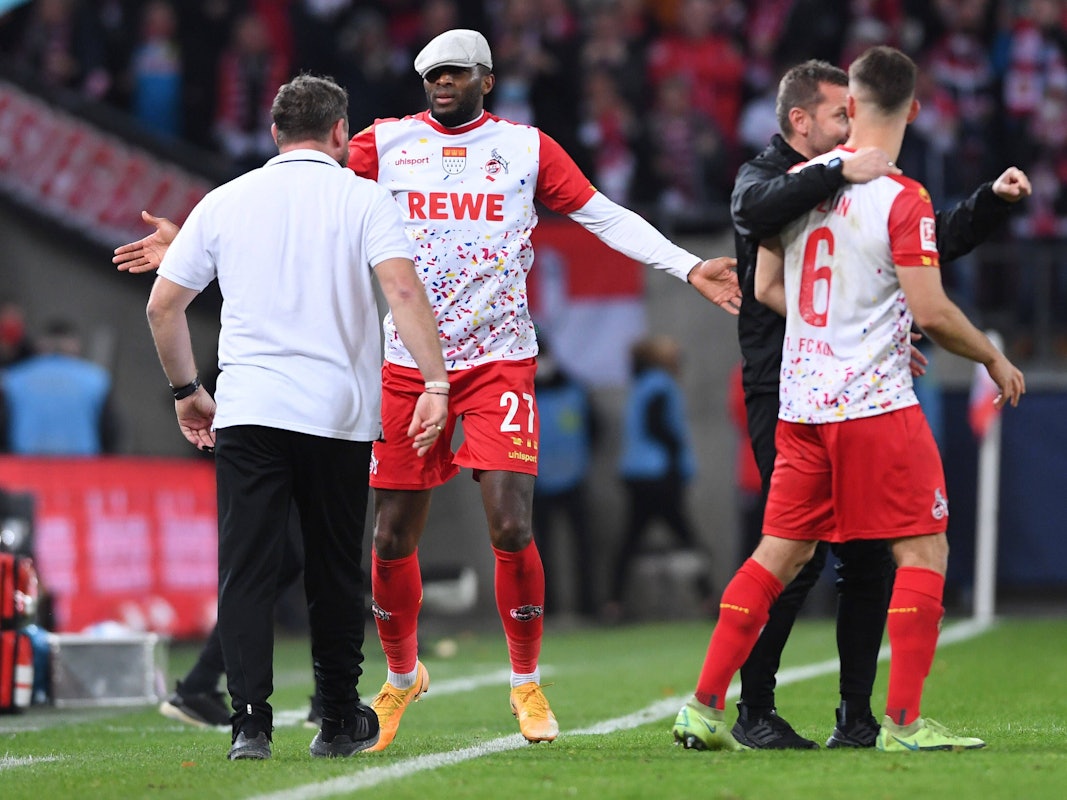 Anthony Modeste jubelt mit Steffen Baumgarts Schiebermütze.